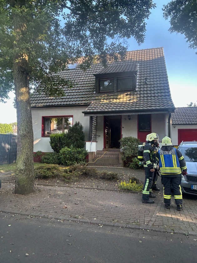 FW Dinslaken: Längster Tag des Jahres fordert Dinslakener Feuerwehr und Rettungsdienst