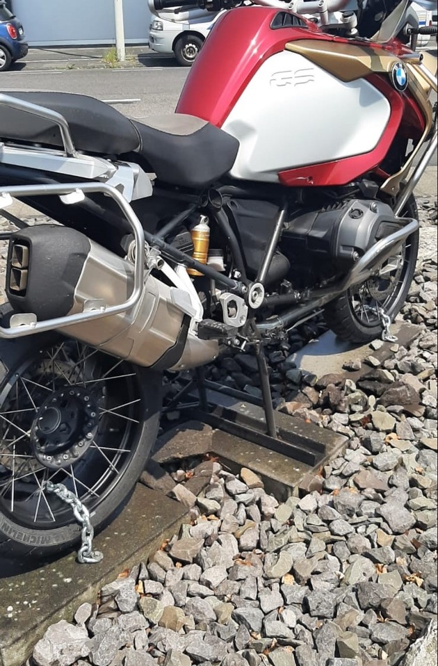 POL-BN: Bonn-Nordstadt: Auffälliges Motorrad entwendet - Polizei bittet um Hinweise