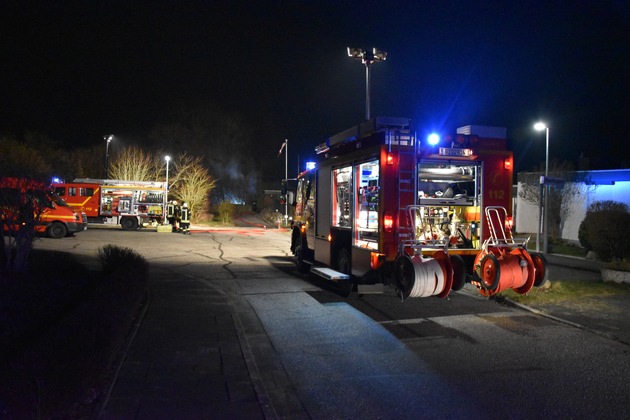 FW-RD: Autos in Carport ausgebrannt In der Straße Moorkoppel, in Molfsee, kam es am Sonnabend (27.02.2021) gegen 22:10 Uhr zu einem Feuer.