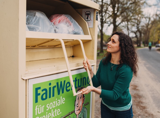 St. Martin - Die berühmteste Kleiderspende der Geschichte / Der Dachverband FairWertung ruft zu gemeinnützigen Kleiderspenden auf!