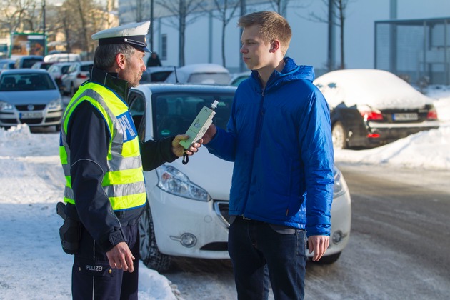 Auch am Morgen danach auf Nummer sicher / Restalkohol gefährdet Sicherheit und Führerschein