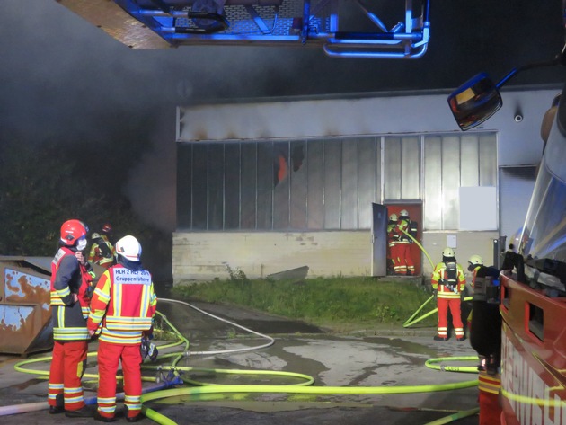 FW-Heiligenhaus: Feuer in einer Lagerhalle (Meldung 25/2020)