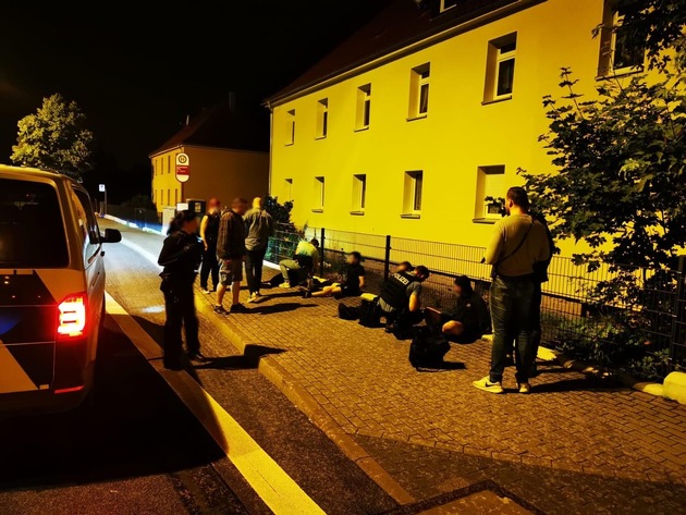 BPOLI EF: Bundespolizei nimmt acht Graffiti-Sprayer fest