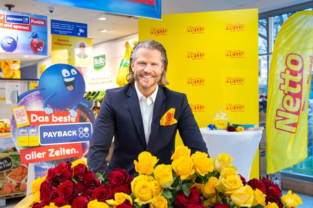 Herzklopfen bei Netto: Bachelor Paul Janke verteilt Valentinstags-Rosen