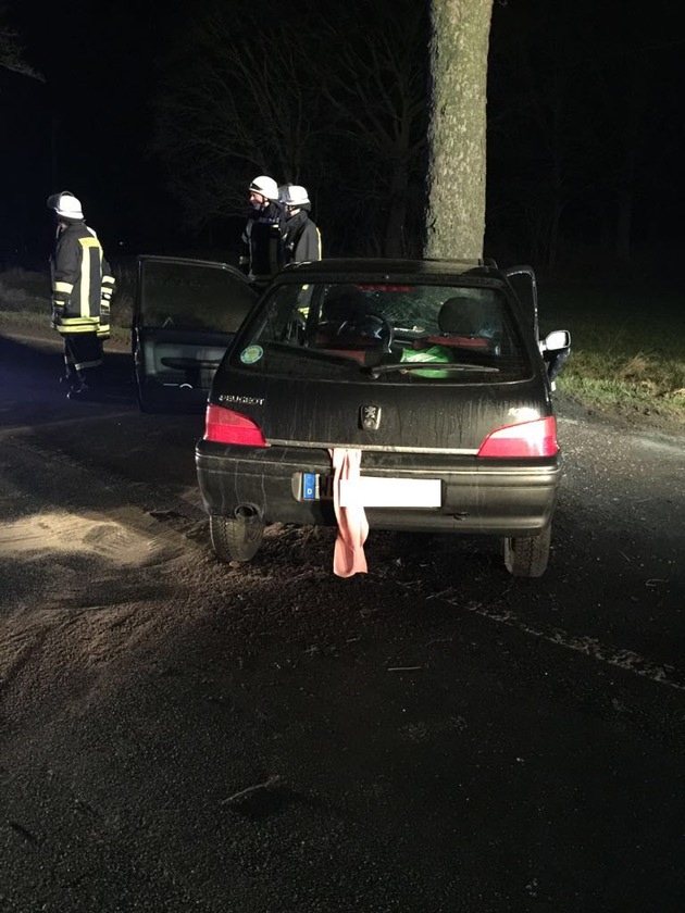 Feuerwehr Kalkar: Verkehrsunfall in Kehrum