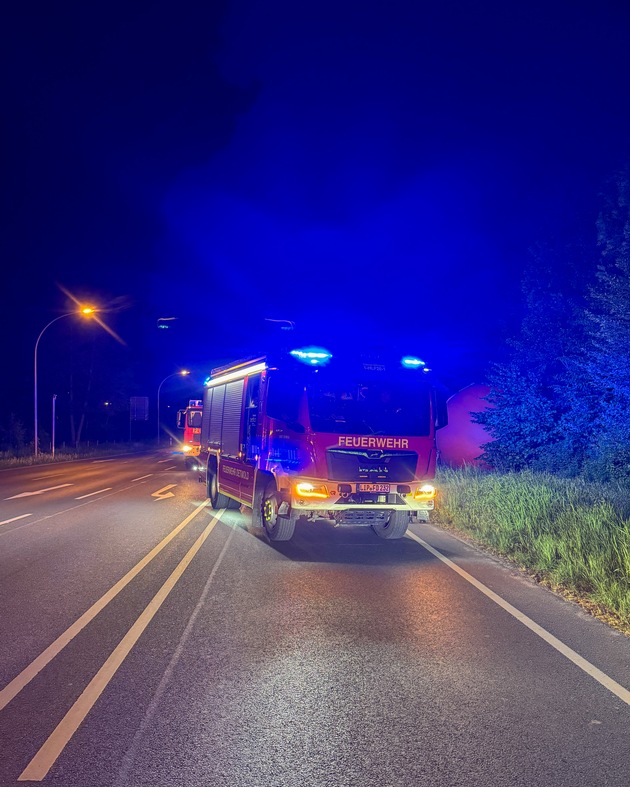 FW-DT: Orangene Kugel sorgt für nächtlichen Feuerwehreinsatz