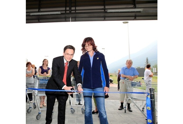 Apertura dei primi punti vendita Lidl in Ticino / Questa mattina i clienti ticinesi hanno potuto fare acquisti per la prima volta in uno dei quattro punti vendita di nuova apertura della Lidl in Ticino