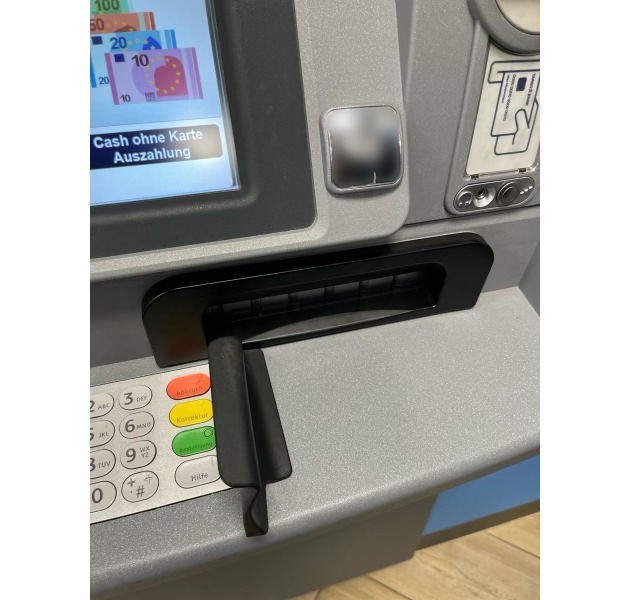 POL-WES: Kamp-Lintfort/ Dinslaken - Unbekannte manipulieren Geldautomaten