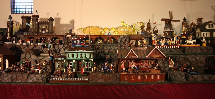 Weihnachts-Sammler-Börse: Sonderausstellung - Das mechanische Dorf