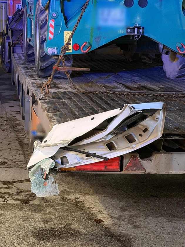 FW Menden: Verkehrsunfall auf der Balver Stra&szlig;e - eine Person verletzt