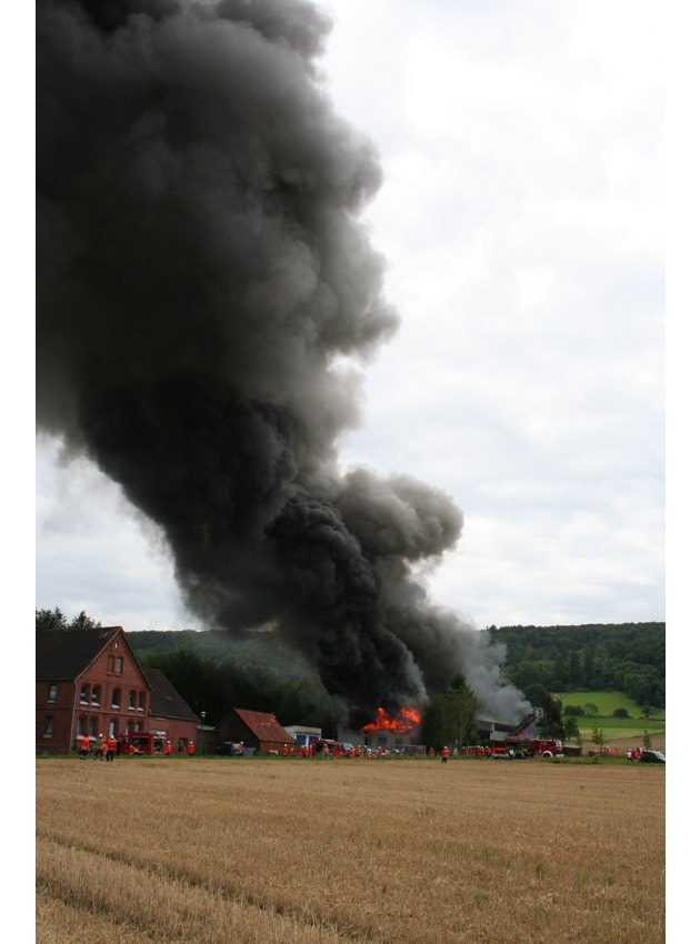 POL-HM: Brand einer Lagerhalle