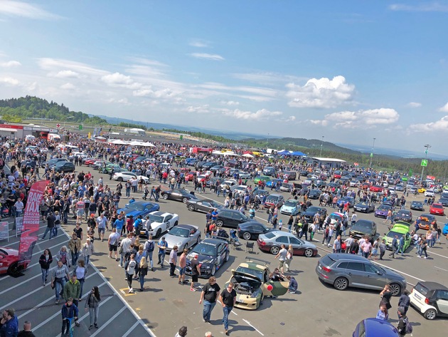Über 25.000 Besucher: Perfekter Tour-Start für &quot;GRIP CARS &amp; COFFEE&quot; am ausverkauften Nürburgring