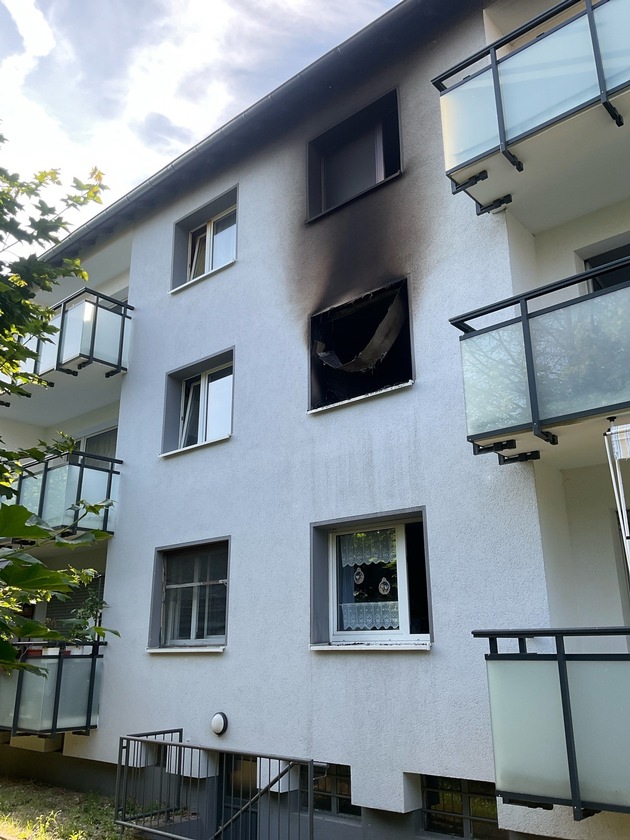 FW-MH: Zimmerbrand mit Person