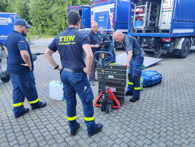 THW Bayern: Flutkatastrophe Italien: Bayerische THW-Auslandsspezialisten stehen zur Hilfe bereit.