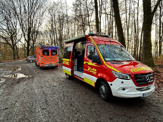 FW-EN: Medizinischer Notfall während Veranstaltung im Waldgebiet - Umfangreicher Einsatz von Feuerwehr und Rettungsdienst