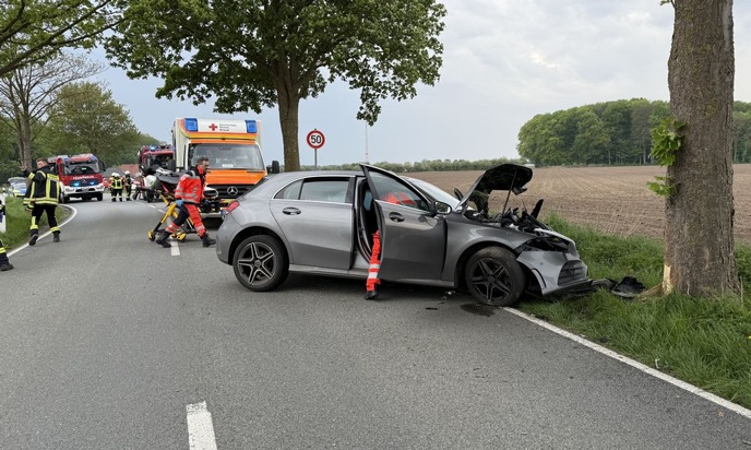 POL-STD: 32-jähriger Autofahrer gegen Baum geprallt und verletzt