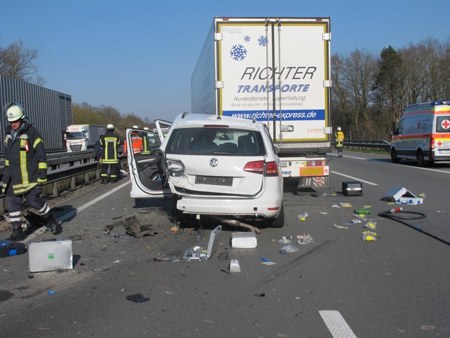 POL-ROW: ++ Unfall und Stau auf der Hansalinie - Drei Menschen verletzt ++