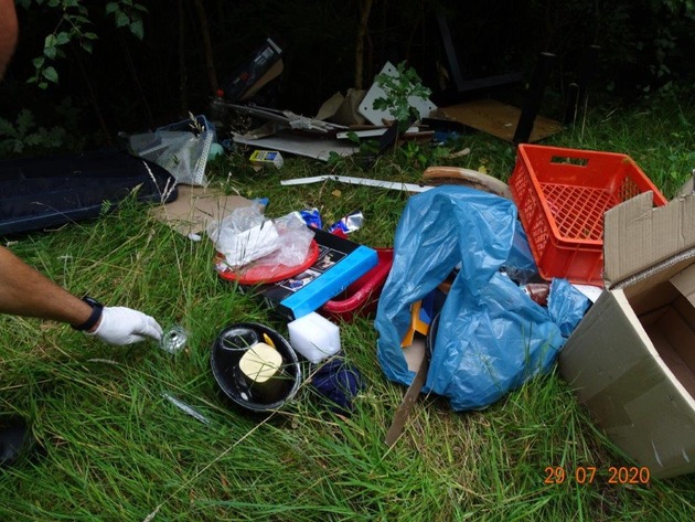 POL-SE: Barmstedt - Polizei erbittet Hinweise nach illegaler Abfallablagerung