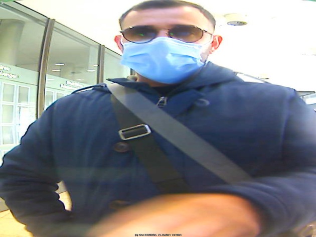 POL-DN: Fahndung mit Bildern aus Überwachungskamera: Mann nach Diebstahl und Computerbetrug in Düren gesucht