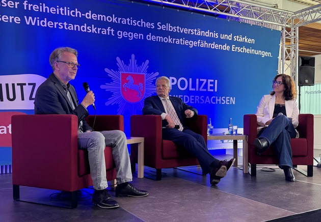 POL-AK NI: Demokratie im Dialog: Bundespräsident a. D. Joachim Gauck besucht Polizeiakademie Niedersachsen