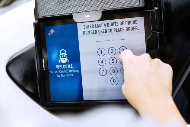 Ford und Domino&apos;s erproben erstmals die Pizza-Auslieferung in autonom fahrenden Autos (FOTO)