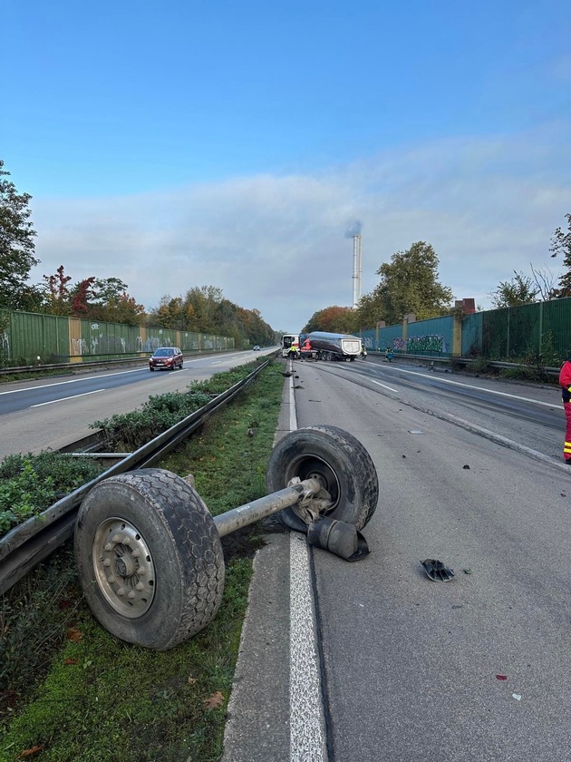 FW-Langenfeld: Nicht alltäglicher Unfall in der Baustelle