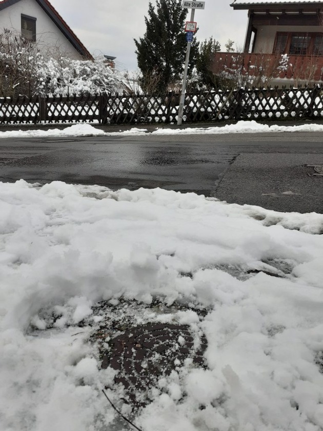 FW Weinheim: Hydranten im Winter freihalten und enteisen - wichtiger Beitrag zum Brandschutz