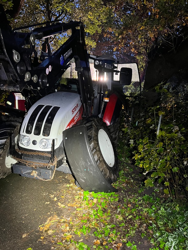 POL-STD: Senior verstirbt bei Unfall mit Trecker in Hammah, Unfall unter Alkohol in Jork-Borstel - Fahrer leicht verletzt