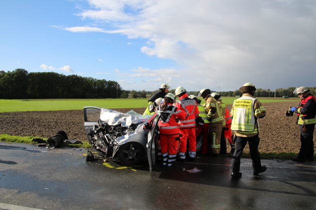 FW Menden: Schwerer Verkehrsunfall in Menden-Halingen