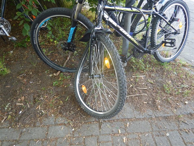 POL-MS: Doppeltes Fehlverhalten von Radlern - Zwei Fahrradfahrer schwer verletzt