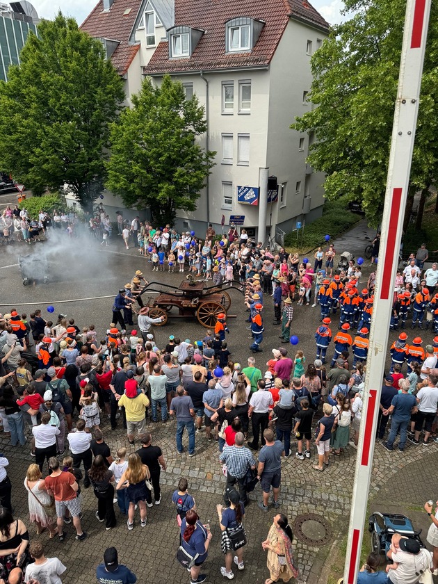 FW-OG: Hilfe dort, wo Hilfe Not tut. Feuerwehr Offenburg spendet Festgewinn an Hilfseinrichtungen