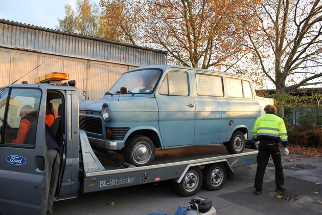 Ford unterstützt DOMiD / Ford holt Original Transit ins Werk zur Restaurierung / DOMiD wird das authentisch restaurierte Fahrzeug als Ausstellungsstück nutzen (FOTO)