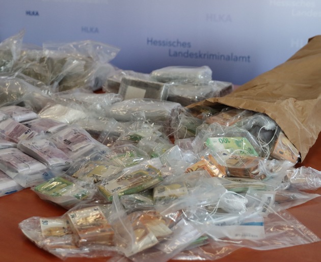 LKA-HE: Zoll und Polizei stellen Rekordmenge an Bargeld in Hessen sicher // Folgemeldung zu Zoll und Polizei zerschlagen zwei professionelle Marihuana-Plantagen // FOTO