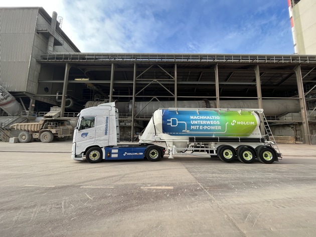 En route vers une logistique durable: Holcim Suisse et Hugelshofer Logistik AG font passer la logistique du ciment à l&#039;électrique