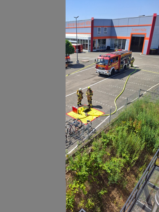 FW Mechernich: Löschzug Kommern übt am Institut der Feuerwehr in Düren-Stockheim