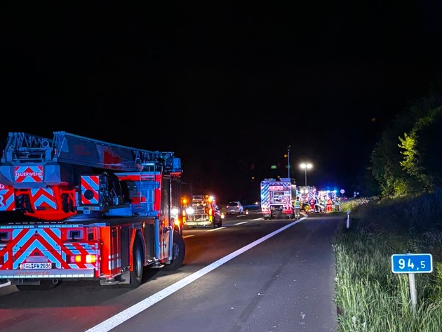 FW-GL: Schwerer Verkehrsunfall auf der BAB 4 - eine Person lebensgefährlich verletzt