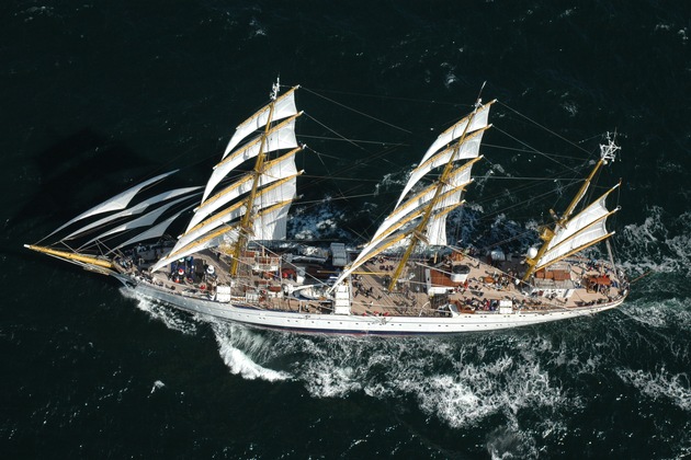 Deutsche Marine - Bilder der Woche - Brotzeit auf dem Besanmast der &quot;Gorch Fock&quot;