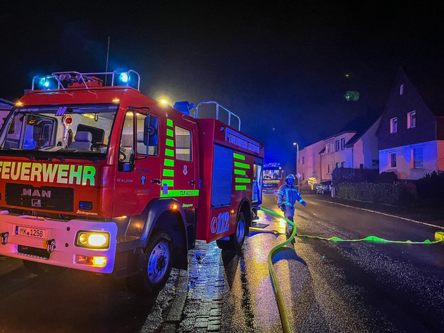 FW Menden: Vier Verletzte nach Brand in einem Wohnhaus