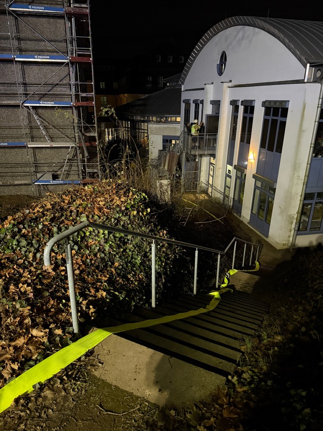 FW-OE: Feuer in einem Schulgebäude