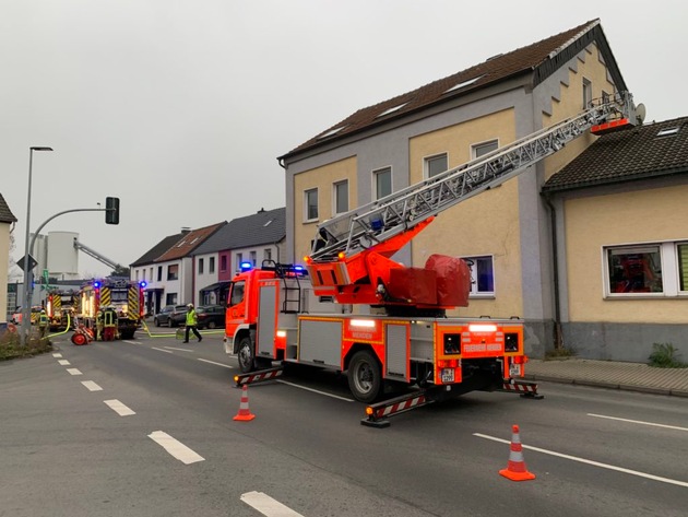 FW Menden: Brand im Gebäude an der Fröndenberger Straße (FOTO)
