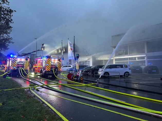 FW-MH: Zweite Folgemeldung zum Großbrand an der Kölner Straße