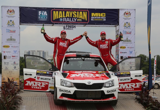 APRC-Finale in Indien: Lokalheld Gill und SKODA werden als Champions gefeiert (FOTO)