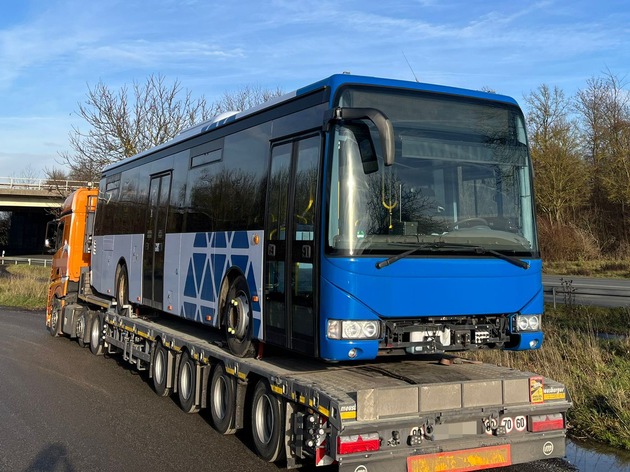 Mittelhessen: WETTERAUKREIS: Verkehrsdienst stellt mehrere Verstöße fest + Auf Balkon geklettert + Gartenstuhl als Aufstiegshilfe + Werkzeuge aus Sprinter gestohlen + Kellerfenster aufgebrochen + 43.000 EUR...