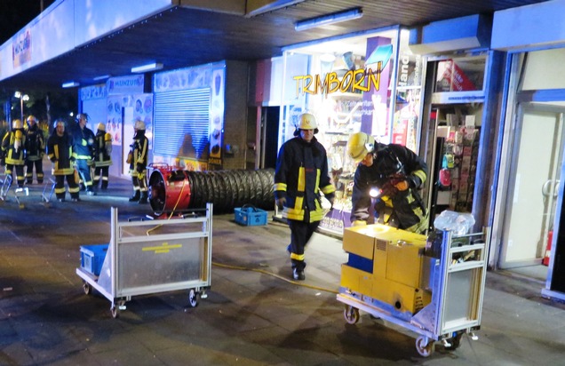 FW-D: Nachbarschaftshilfe der Feuerwehre Düsseldorf in Duisburg