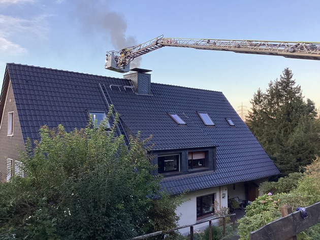 FW-EN: Kaminbrand beschäftigt die Hattinger Feuerwehr fast drei Stunden