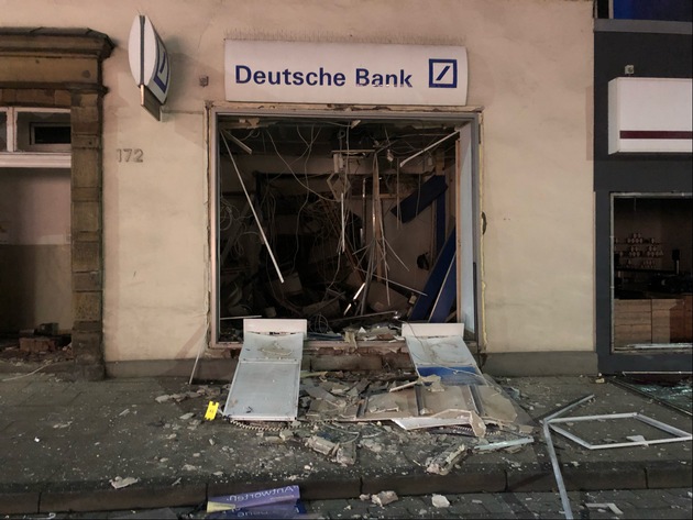 POL-E: Essen: Geldautomat gesprengt - Unbekannte Täter flüchtig