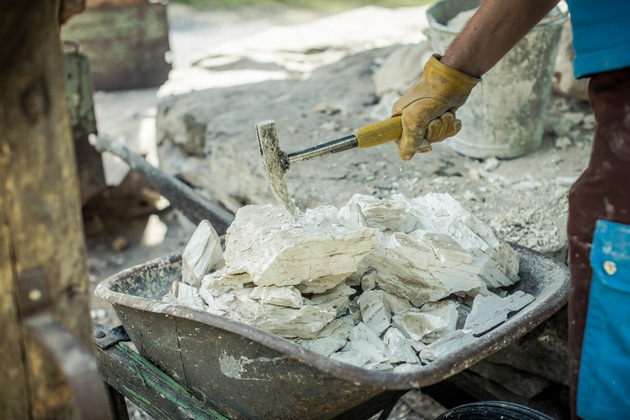 Kalkbrennen im Freilichtmuseum, ein jahrtausendaltes Handwerk