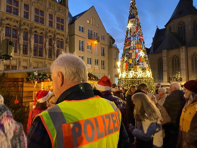 POL-WES: Kamp-Lintfort/Moers/Voerde - Polizei informiert auf Weihnachtsmärkten über Taschendiebstähle und Betrugsmaschen