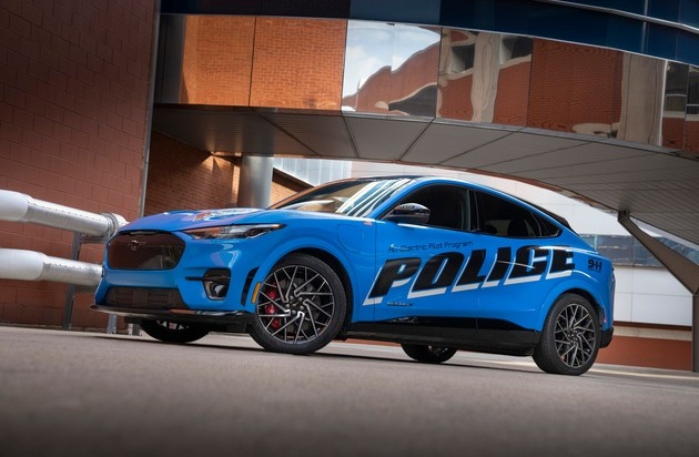 Ford-Werke GmbH: Ford Mustang Mach-E besteht als erstes voll-elektrisches Fahrzeug die offiziellen Tests der Michigan State Police