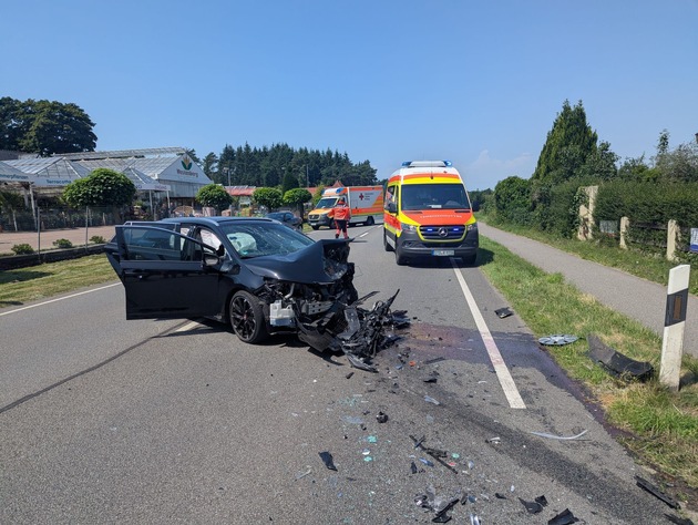 POL-STD: Zwei Verletzte bei Fontalzusammenstoß auf der B 73 in Buxtehude - 40jähriger Unfallbeteiligter verstorben, Unbekannte brechen Siegel von abgestellten LKW-Aufliegern auf und entwenden Duschgel